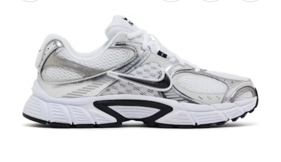 Nike V5 RNR ‘Metallic Silver’