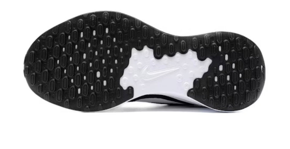 Nike Revolution 7 ‘Black White’